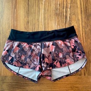 lululemon speed up shorts LR size 6 inseam 2.5 in